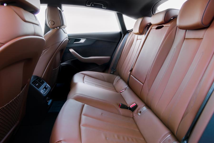 Интерьер Audi A5 Sportback g-tron S-Line 2016 года  (WW) (фото 31 из 39)